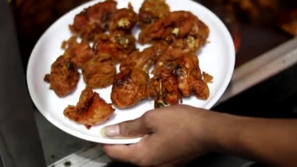Serving Fried Chicken Onions Lemon Green Mint Chutney Gulbahar Chicken — Stock Video