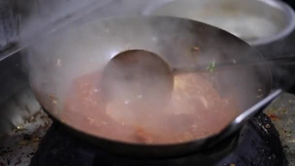 Cooking Red Chutney Gravy Indian Pan Kadhai Tibetan Momos Dumplings — Stock Video