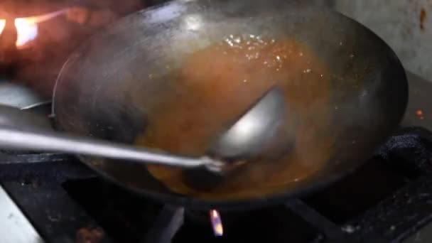 Cooking Red Chutney Gravy Indian Pan Kadhai Tibetan Momos Dumplings — Stock Video