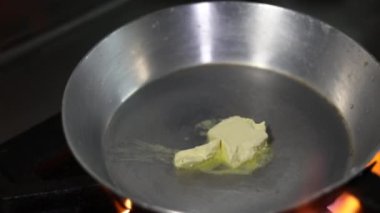 Hint tavasında ya da kadhada erimiş tereyağı.. 