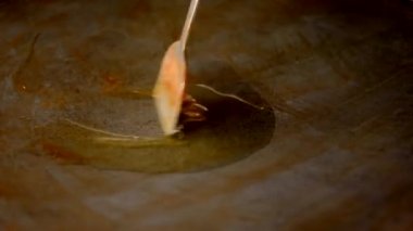 Vada pav ve Bhaji için bezelye ile Hint kırmızı sosu yapmak..