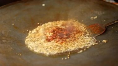 Vada pav ve Bhaji için bezelye ile Hint kırmızı sosu yapmak..