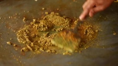 Vada pav ve Bhaji için bezelye ile Hint kırmızı sosu yapmak..