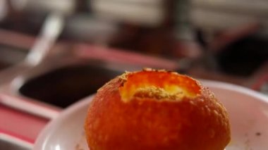Hint stili sokak chaat 'ı ve raj kachori soslu, kırmızı soslu ve nasırlı. 