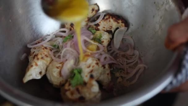 Afghani Steamed Chicken Momos Marinated Cream Spices Served Onions Red — Stock Video