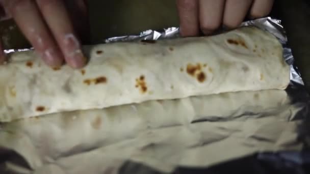 Frankie Indian Kathi Roll Fylld Med Momos — Stockvideo