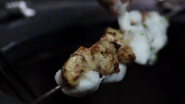 Huhn Reshami Tikka Gegrillte Hühnerstücke Ohne Knochen Mariniert Mit Geschlagenem — Stockvideo