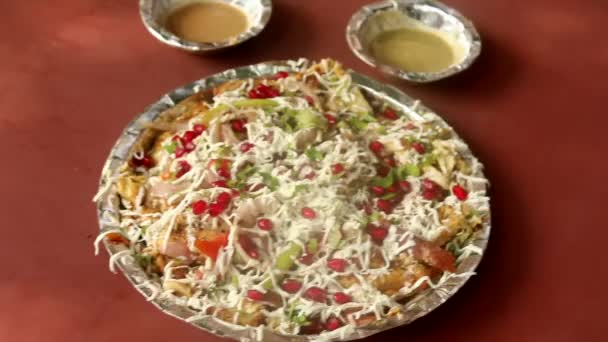 Indian Style Egg Pizza Omelette Topped Cheese Sauces Garnish Vegetables — Stock Video