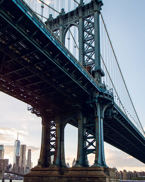 Photo of the Manhattan Bridge from the John Street Park