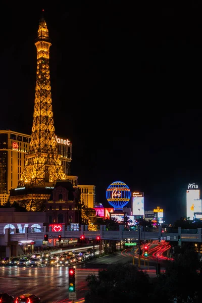 Las Vegas, Nevada / ABD - 10 / 07 / 2018: Paris Las Vegas Hotel & Casino 'daki Eyfel Kulesi kopyası