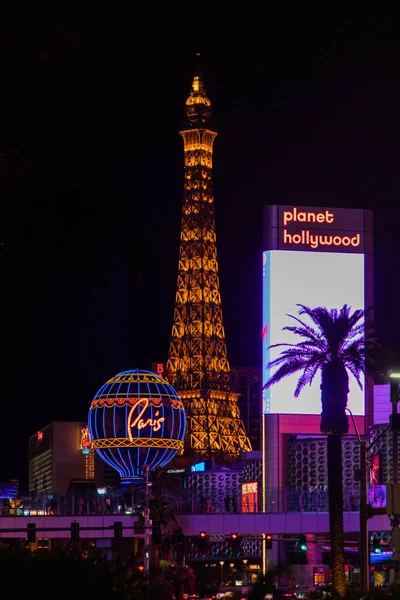 Las Vegas, Nevada / ABD - 10 / 07 / 2018: Paris Las Vegas Hotel & Casino 'daki Eyfel Kulesi kopyası