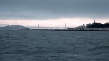 San Francisco Oakland Körfezi Köprüsü 'nden yavaş çekim.