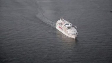 Günbatımında Manhattan, New York 'un havadan görüntüsü Empire State Binası, Times Meydanı, Dünya Ticaret Merkezi, Chrysler Binası ve diğer New York şehrinin gökdelenlerine bakıyor..