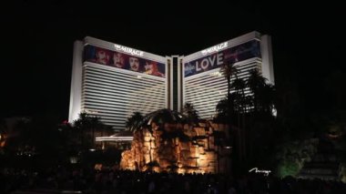Las Vegas Nevada 'daki Mirage Otel yanardağı.