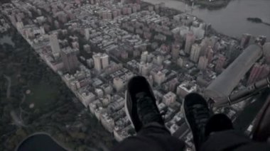 Günbatımında Manhattan Central Park 'ın, New York City' nin havadan görünüşü Empire State Binası, Times Meydanı, Dünya Ticaret Merkezi, Chrysler Binası ve diğer New York şehrinin gökdelenlerine bakıyor..