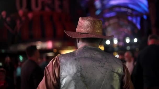 Homem Sin City Las Vegas Fremont City Experiência Com Arma — Vídeo de Stock