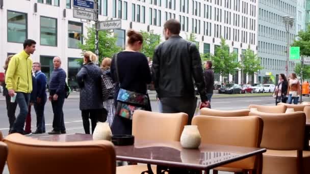 Berlin City Berlin Germany 2016 Time Lapse People Traffic Moving — стоковое видео
