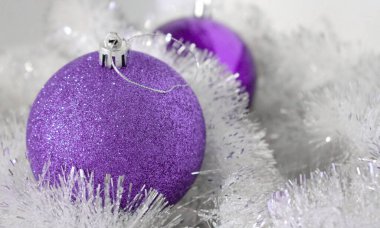 Süslü top. Yeni yıl süsü. Noel dekoru. Metin için arkaplan