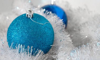 Süslü top. Yeni yıl süsü. Noel dekoru. Metin için arkaplan