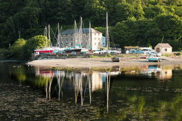 Summer Fishguard Lower Town Harbour Reflections Sea Patches Boats — Stock Photo, Image