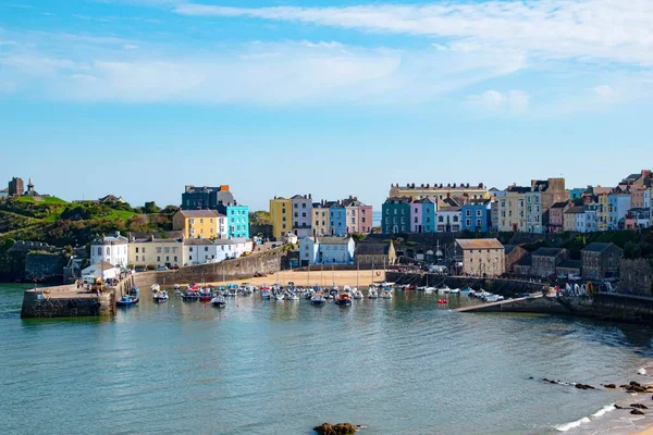 Tenby Norra Strand Sandstrand Med Toppen Goskar Rock Sticker Sanden — Stockfoto