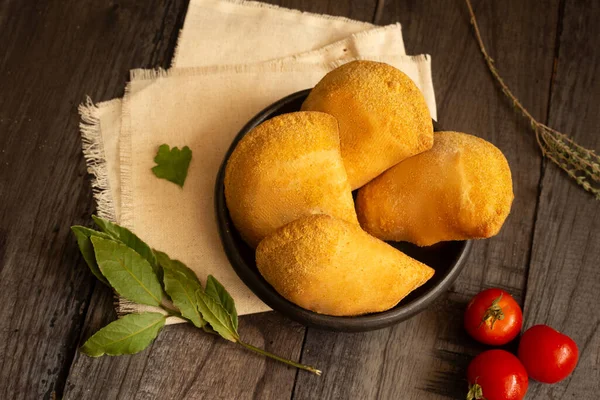 Tavukla doldurulmuş ve evde hazırlanmış Empanada.