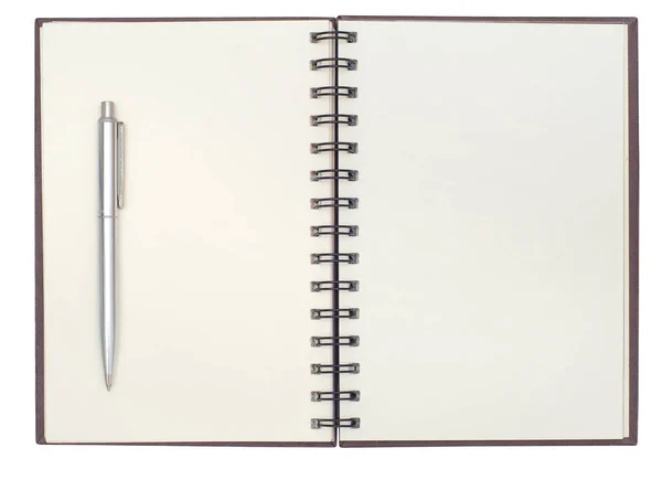 空白のノートブックを開くペンを白い背景上に孤立 — ストック写真