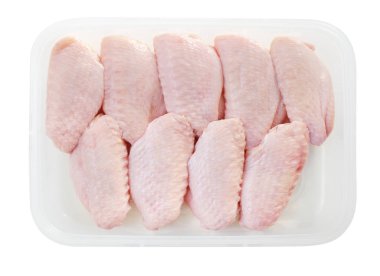 tavuk kanatları bölümü beyaz arka plan üzerinde