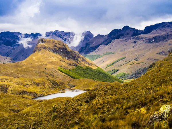 Ecuador Schilderachtige Landschap Cajas Nationaal Park Met Vijvers Bergen Ongerepte Stockfoto