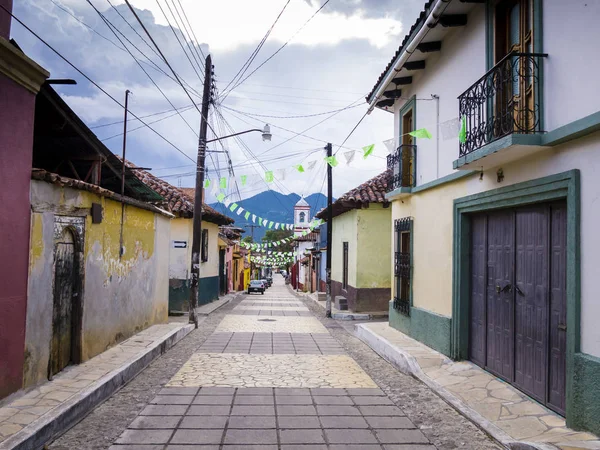 Typowa Kolonialna Ulica Kolorowymi Domami San Cristobal Las Casas Chiapas — Zdjęcie stockowe