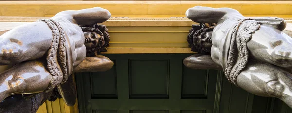 Yeni Hermitage, Saint Petersburg, Rusya'daki Atlantes heykellerinin detayı