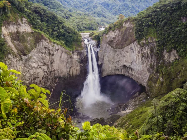 Majestueuze San Rafael Watervallen Het Weelderige Regenwoud Van Ecuadoraanse Amazone Stockfoto