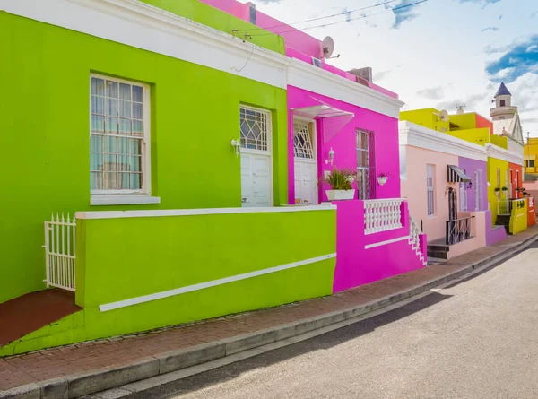 Güney Afrika Cape Town 'daki en tipik mahallelerden biri olan Bo Kaap Bölgesi' nin renkli evleri göz kamaştırıcı.