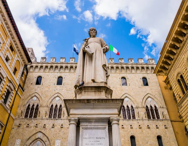 Sallustio Bandini Anıtının Muhteşem Manzarası Piazza Salimbeni Meydanı Siena Toskana — Stok fotoğraf