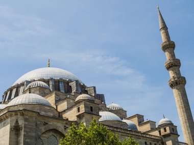 Şehre tepeden bakan ünlü İslami yapı ve kültür mirası, bu popüler turizm beldesi ve dini mekan Muhteşem Süleyman tarafından yaptırıldı ve imparatorluk mimarı Mimar Sinan tarafından tasarlandı.