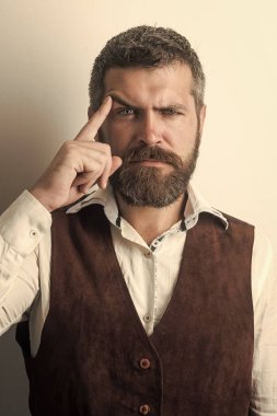 Adam ya da sakallı işadamı.