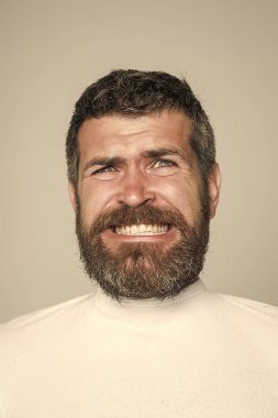 Hipster korkmuş yüz.