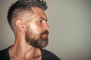 Maço sakallı yüzü profil ve şık saç