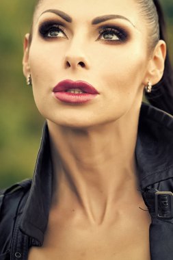 güzel bir kadın açık