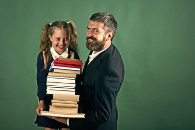 Sınıf ve alternatif eğitim kavramı. Çocuk ve baba