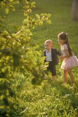 kardeş birlikte oynamak