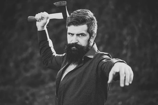 Man with sharp axe — Stock Photo, Image