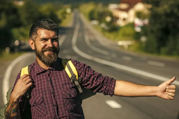 Turista viajero feliz viaje auto parada — Foto de Stock