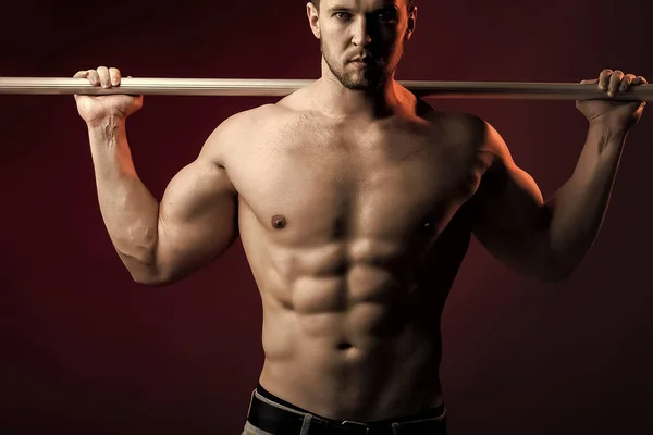 크로스바와 근육 질의 남자 — 스톡 사진
