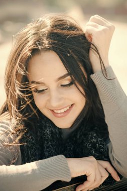 Kız yüz makyaj doğada sağlıklı deri ile