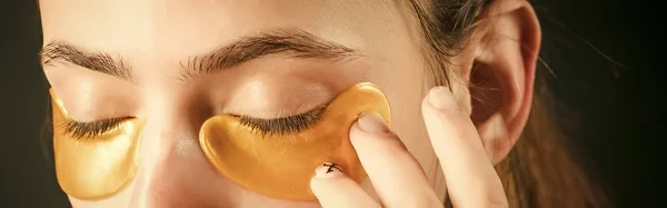 Collageen masker onder ogen-gouden kleur van rimpels — Stockfoto