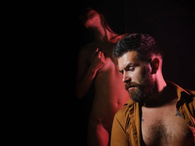 Seksi genç çift, aşk, ilişkiler, romantizm, erkek ve kadın