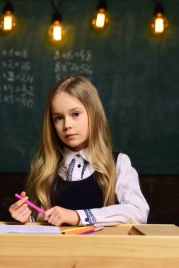 Çocuk işini bitirmek için odaklanmış kalmak gerekiyor. Yetenekli çocuk genellikle koçluk ihtiyacı var. Ebeveynler genellikle akademik koçluk içine onların çocuklar koymak.