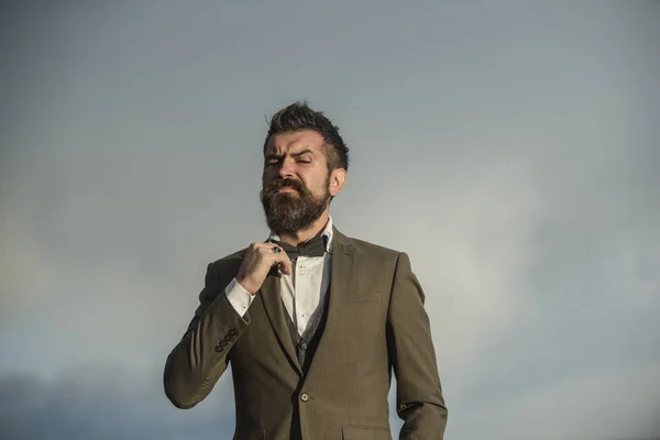 Liberdade Sucesso Homem Barbudo Céu Nublado Hipster Com Barba Bigode — Fotografia de Stock