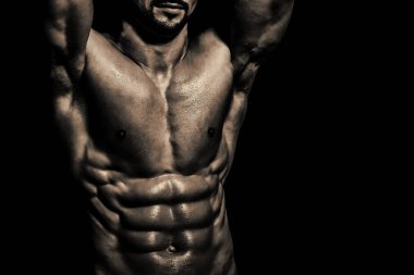 Sporcu çıplak göğüs ile Koç, duş.